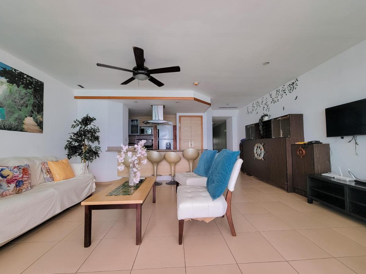 Marbella Towers Beachfront 2 Bedrooms Juan Dolio Bagian luar foto